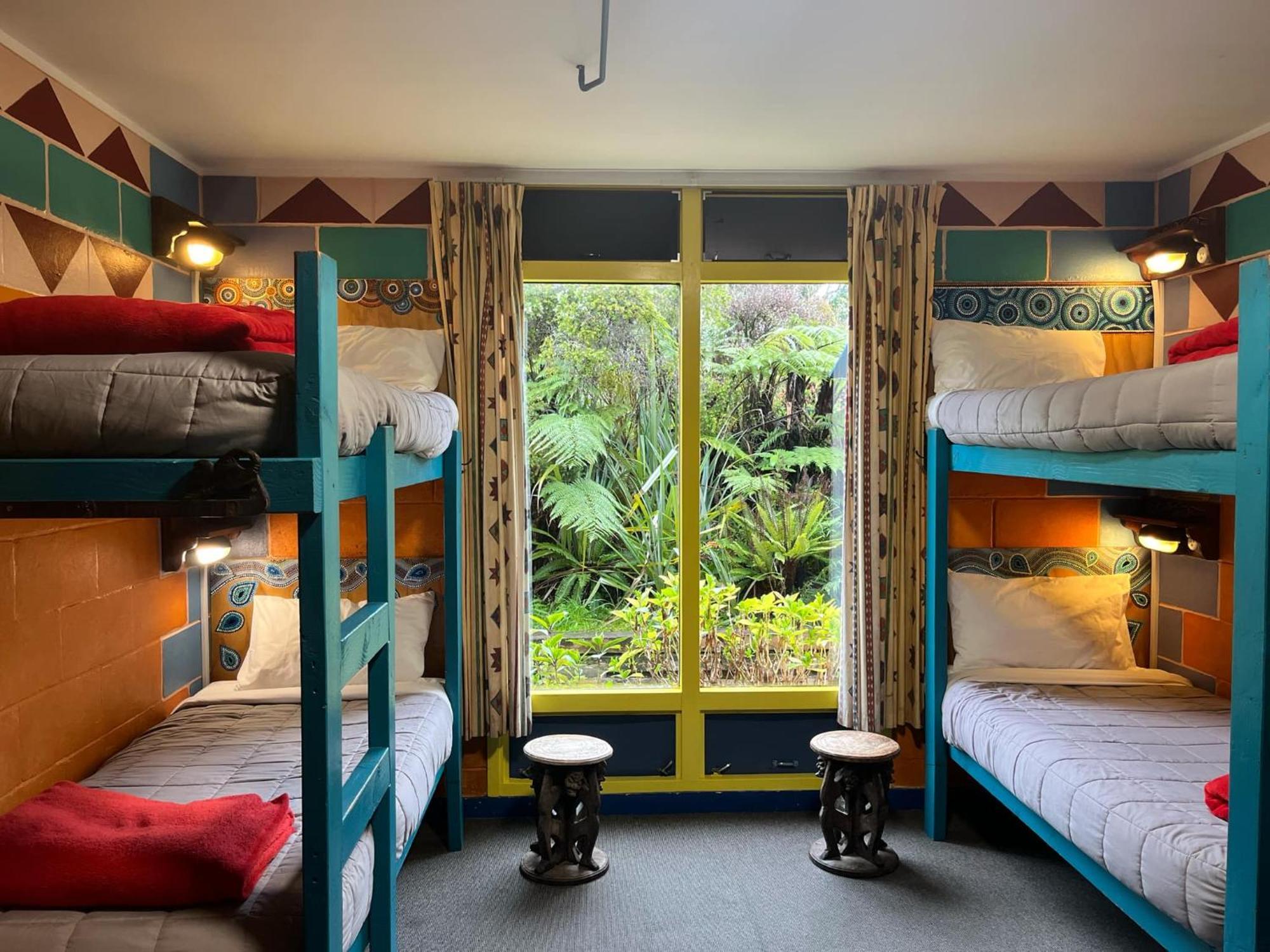 Global Village Travellers Lodge Греймут Экстерьер фото A room at the hostel
