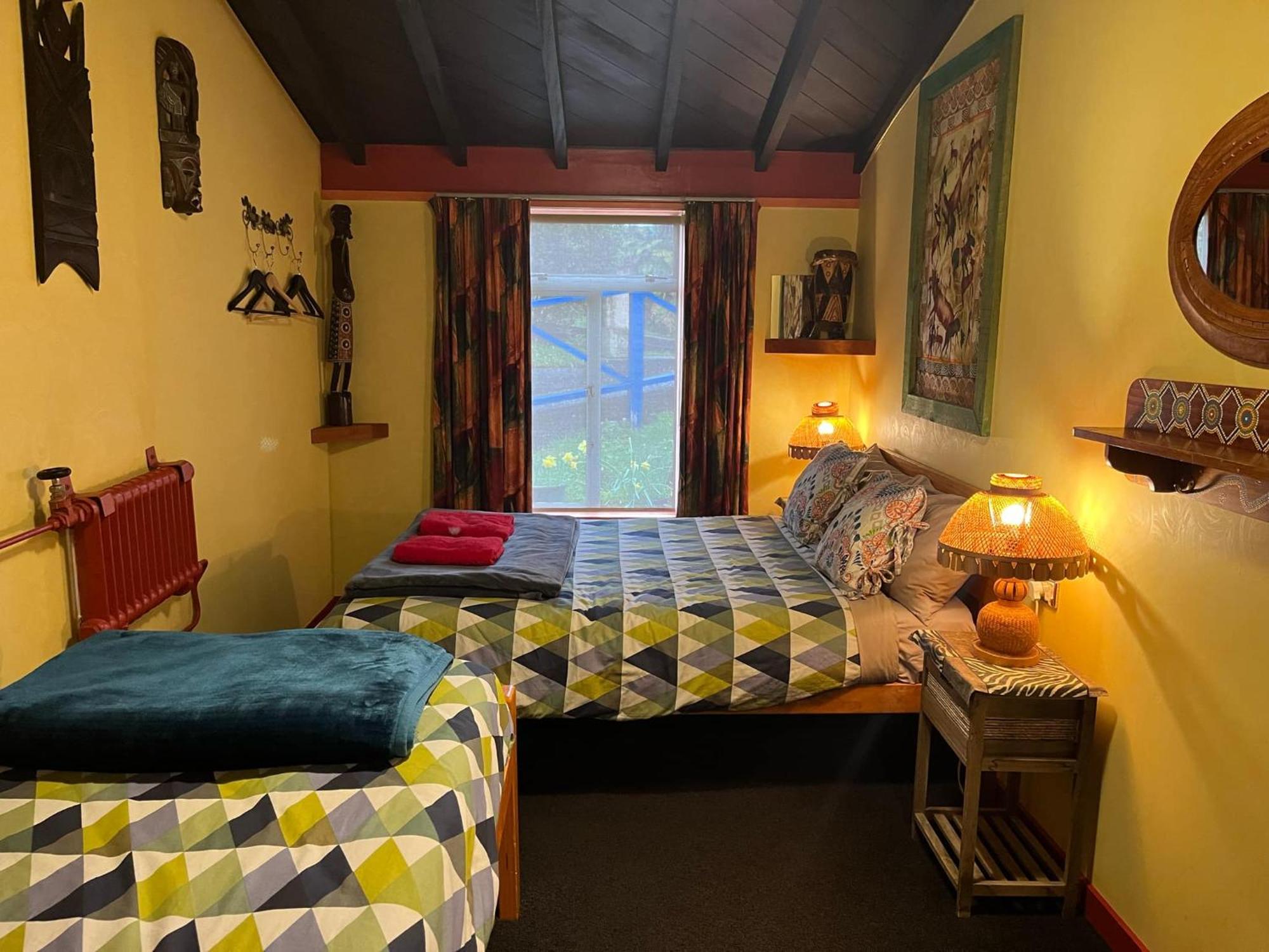 Global Village Travellers Lodge Греймут Экстерьер фото The bedroom at the Old School House