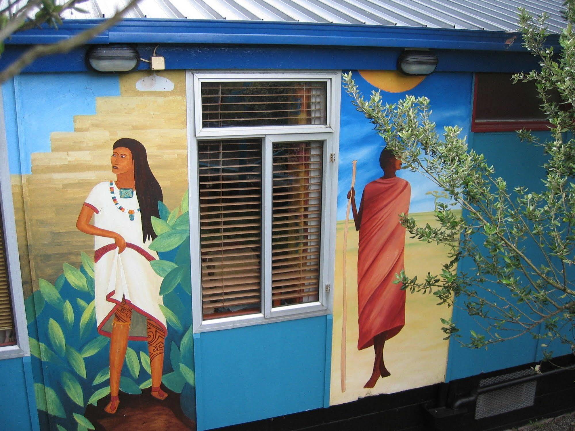Global Village Travellers Lodge Греймут Экстерьер фото Mural at the International Center
